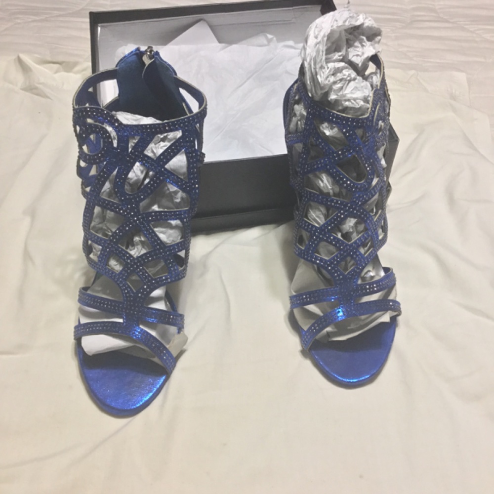Shoes - Picture 7 of 8